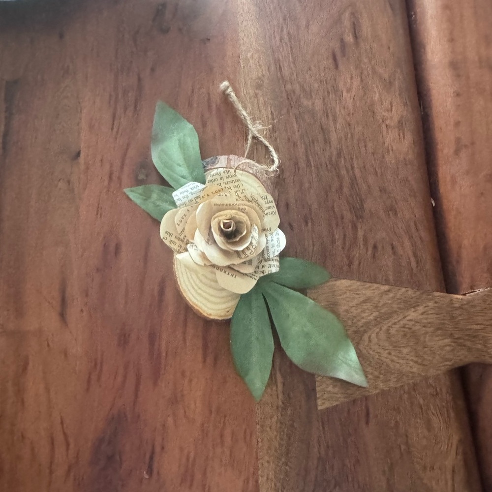 Elegant Faux Floral Wall Decor with Green Leaves